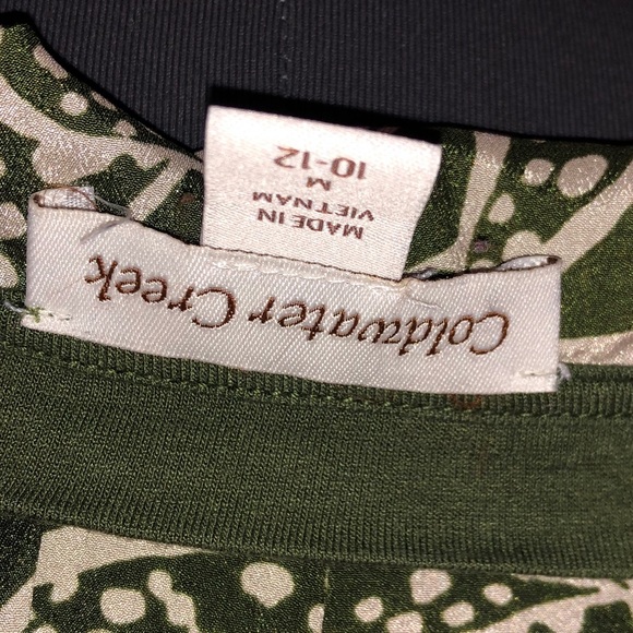 💐Flowy Olive Raglan with Floral back - Picture 4 of 5